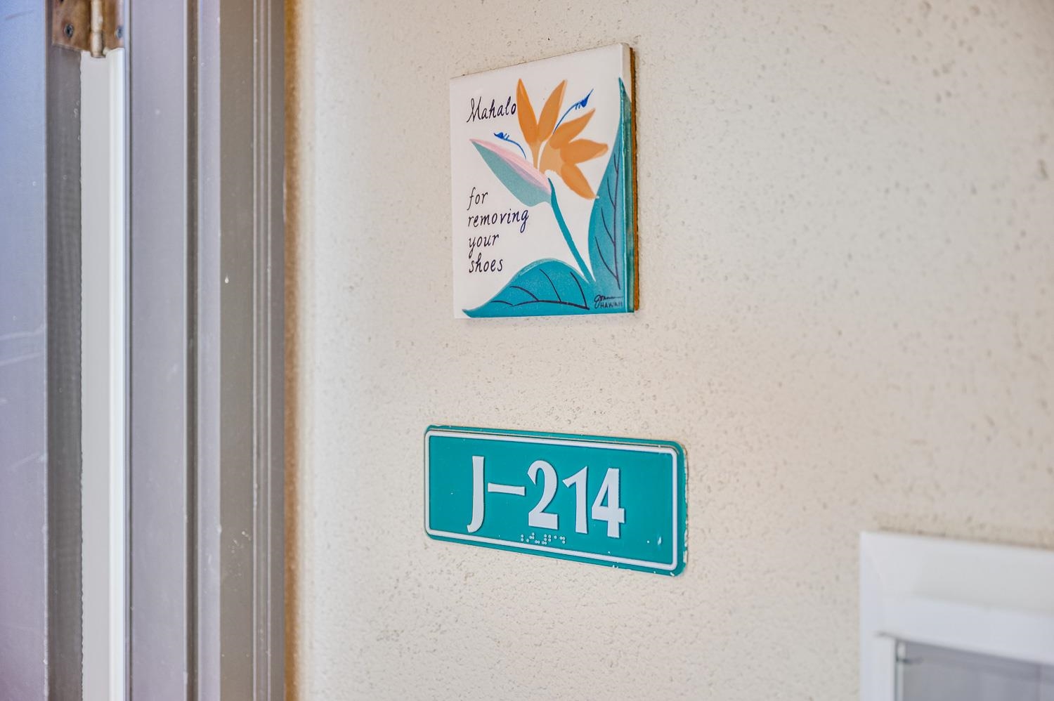 2777 South Kihei Road, Unit J214 Kihei, HI 96753 - Photo 46 of 46 a sign that is on a wall next to a window