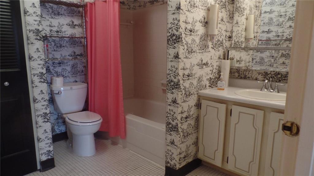 300 Gilkeson Road Pittsburgh, PA 15228 - Photo 8 of 24 Gallery Image 8