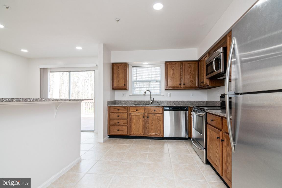 KITCHEN WITH BAR