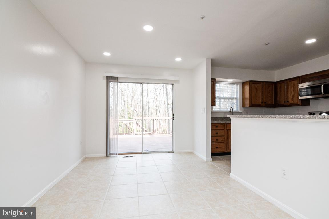 DINING RM WITH BAR