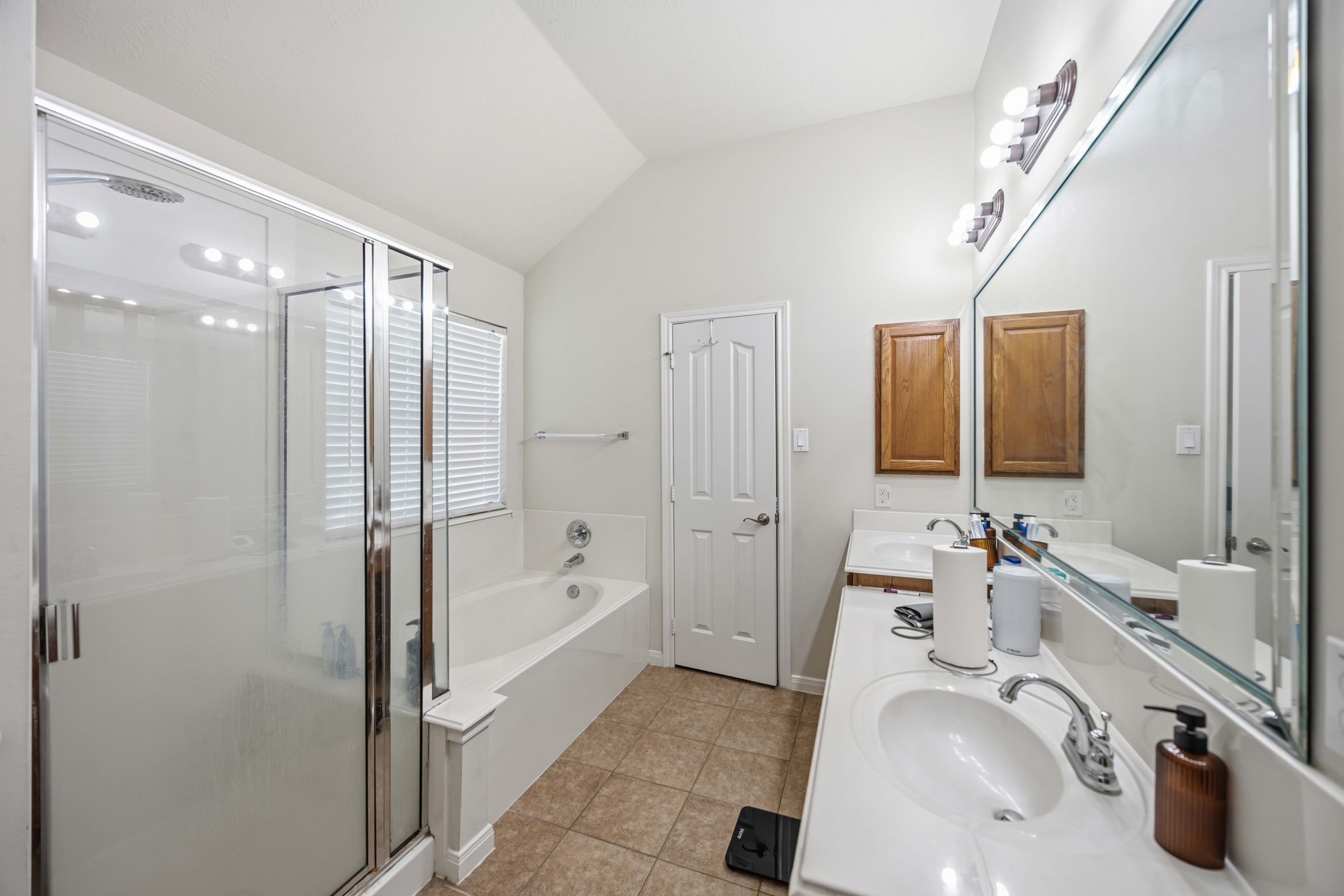 6802 Travis Street Manvel, TX 77578 - Photo 11 of 16 Master bathroom