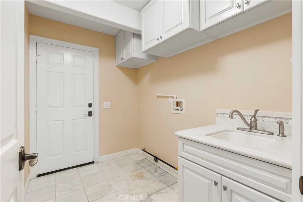 6717 Mission Grove Parkway North Riverside, CA 92506 - Photo 36 of 58 a bathroom with a sink and a mirror