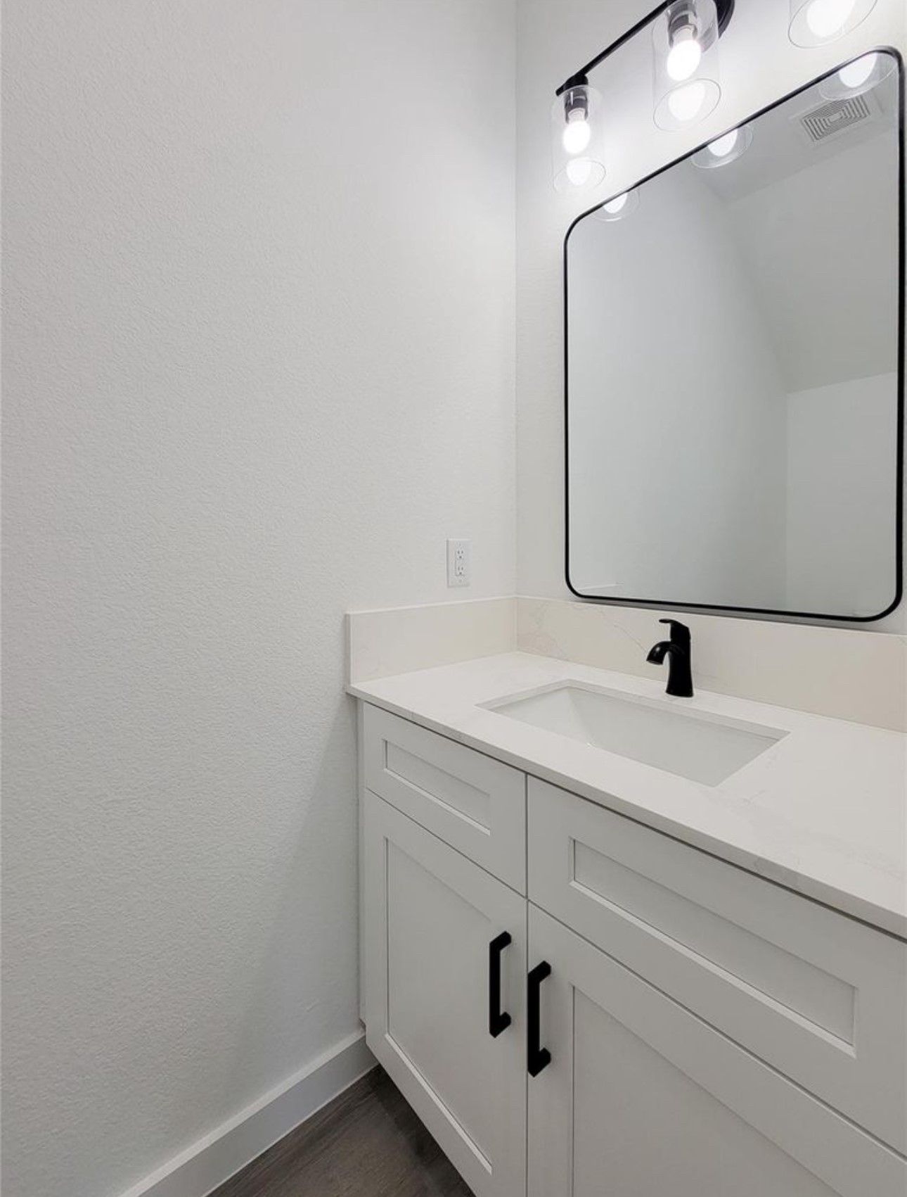 7813 Hirsch Road, Unit B Houston, TX 77016 - Photo 22 of 37 Gallery Image 22