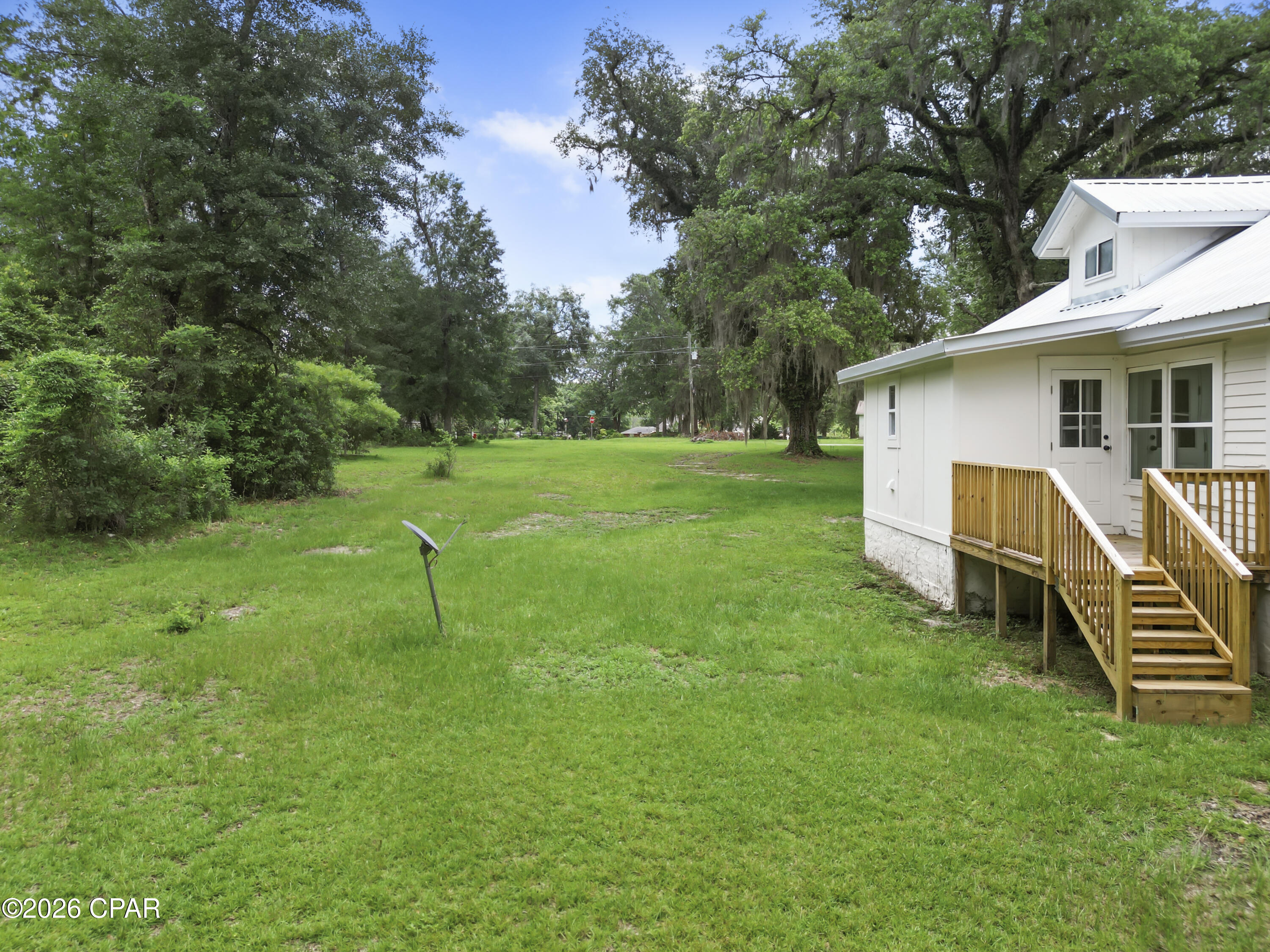 2197 Indiana Avenue Grand Ridge, FL 32442 - Photo 7 of 41