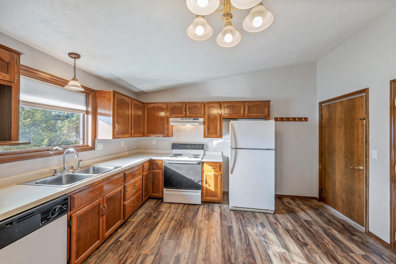 2404 Cedar Ridge, Unit C Green Bay, WI 54313 - Photo 5 of 28 Gallery Image 5