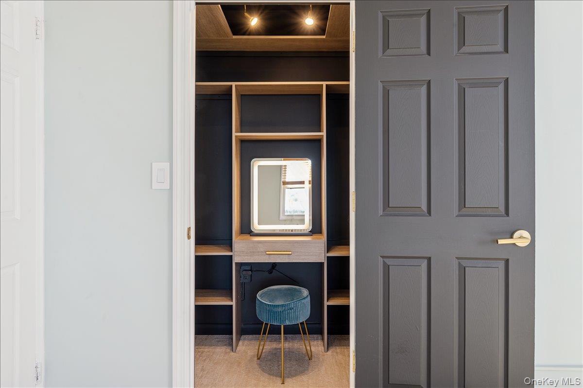 2 Bronxville Road, Unit 8D Bronxville, NY 10708 - Photo 11 of 23 a bathroom with a toilet