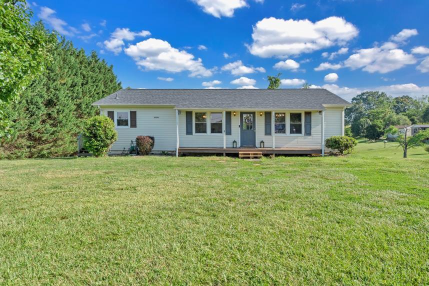 6400 Stewartsville Road Moneta, VA 24121 - Photo 27 of 33 a front view of a house with garden