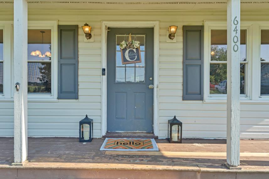 6400 Stewartsville Road Moneta, VA 24121 - Photo 29 of 33 a front view of a house with a garden