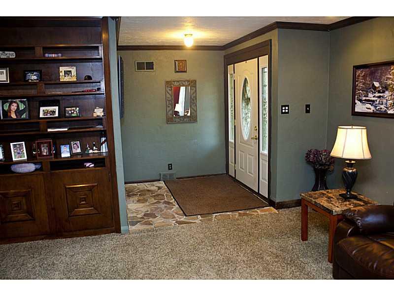 2459 Brodhead Road Aliquippa, PA 15001 - Photo 6 of 25 Entry/Foyer.