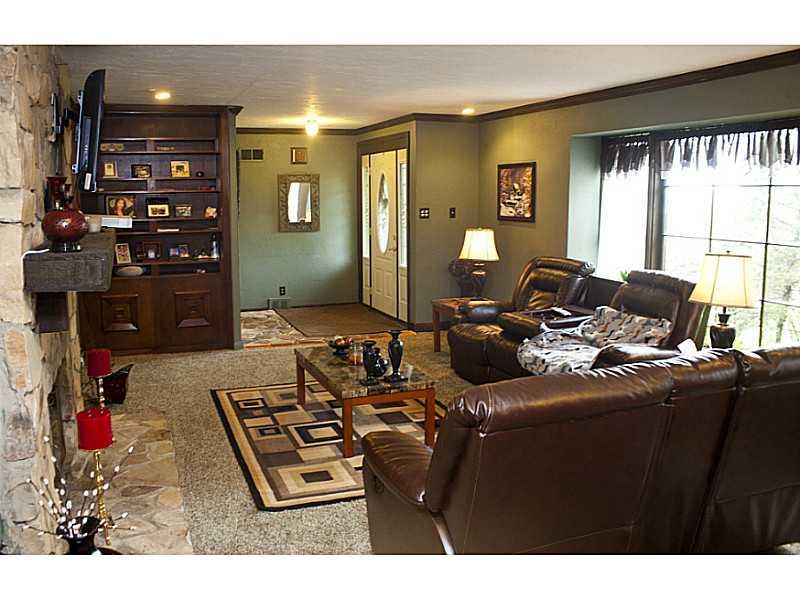 2459 Brodhead Road Aliquippa, PA 15001 - Photo 7 of 25 Living Room.