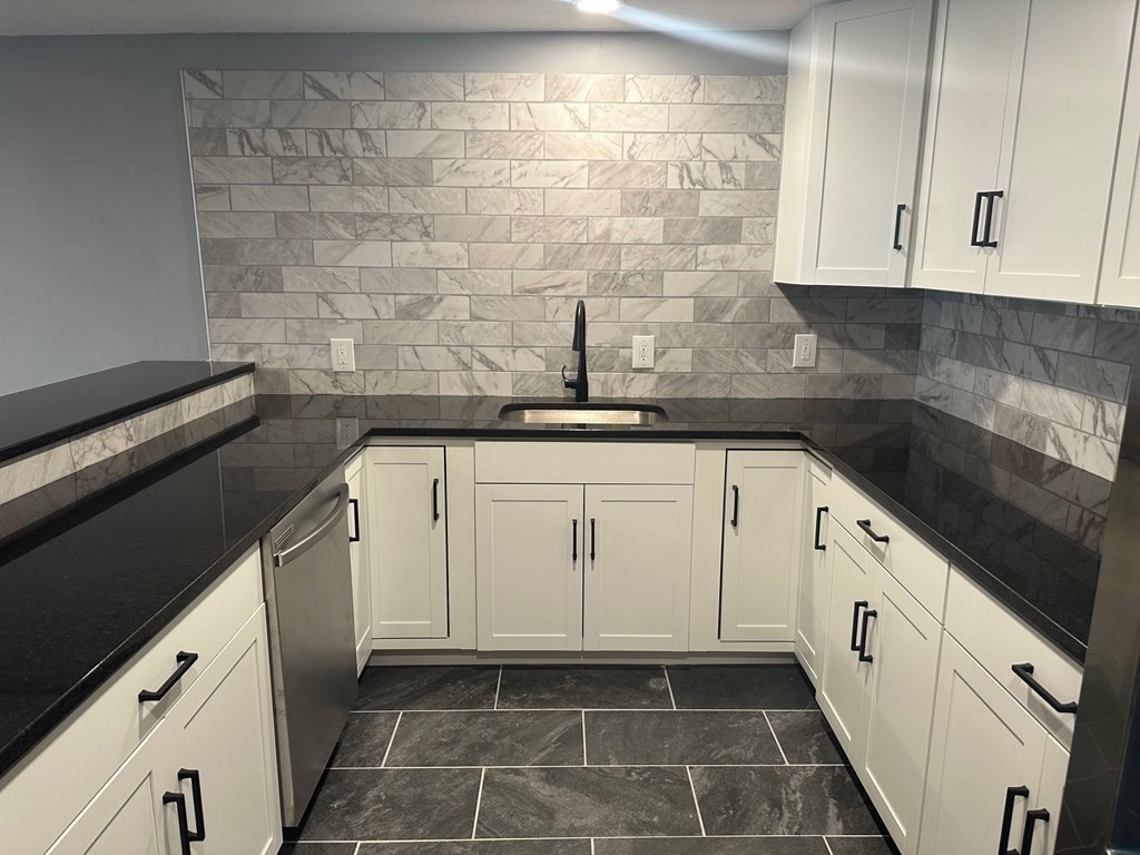181 Littleton Road, Unit 327 Chelmsford, MA 01824 - Photo 2 of 20 Gallery Image 2