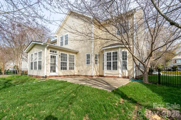 $589,000 | 10123 Newtonmore Drive, Charlotte, NC 28278