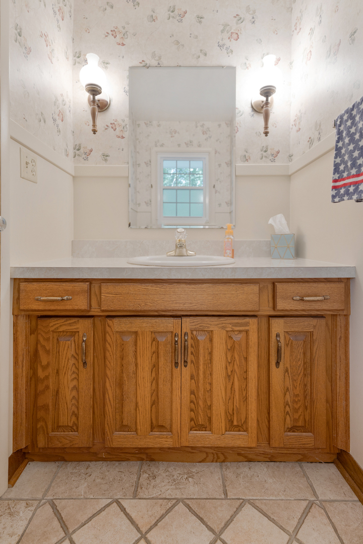 690 Stanford Drive Marengo, IL 60152 - Photo 13 of 30 a view of a entryway with white walls