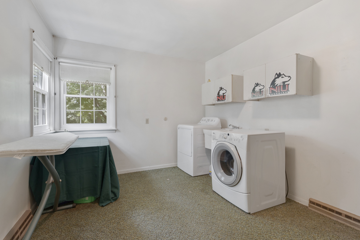 690 Stanford Drive Marengo, IL 60152 - Photo 14 of 30 a utility room with dryer and washer