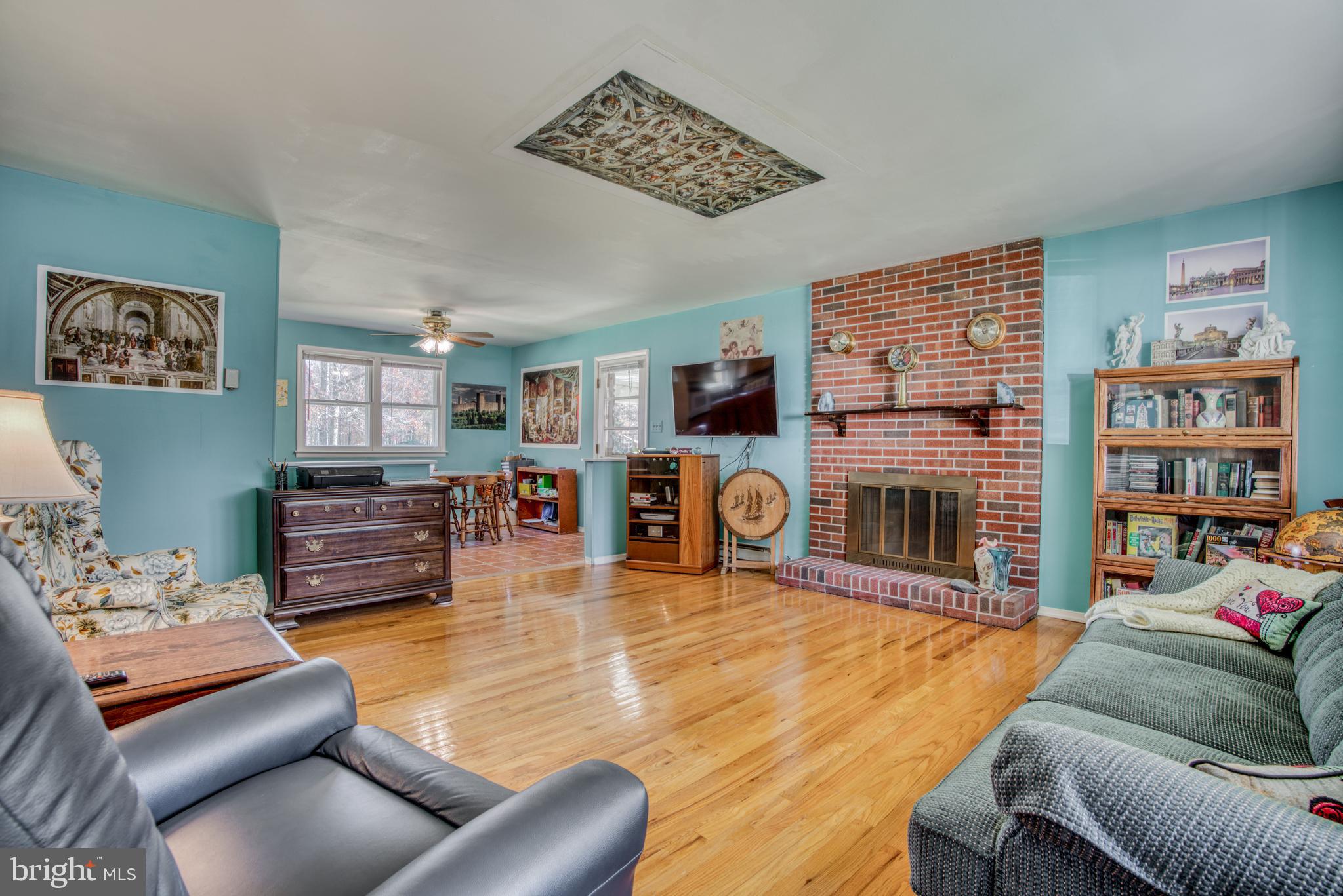1503 Pattison Road Baltimore, MD 21221 - Photo 6 of 26 OPEN LIV RM w/ FIREPLACE & BEAUTIFUL HARDWOOD FLRS