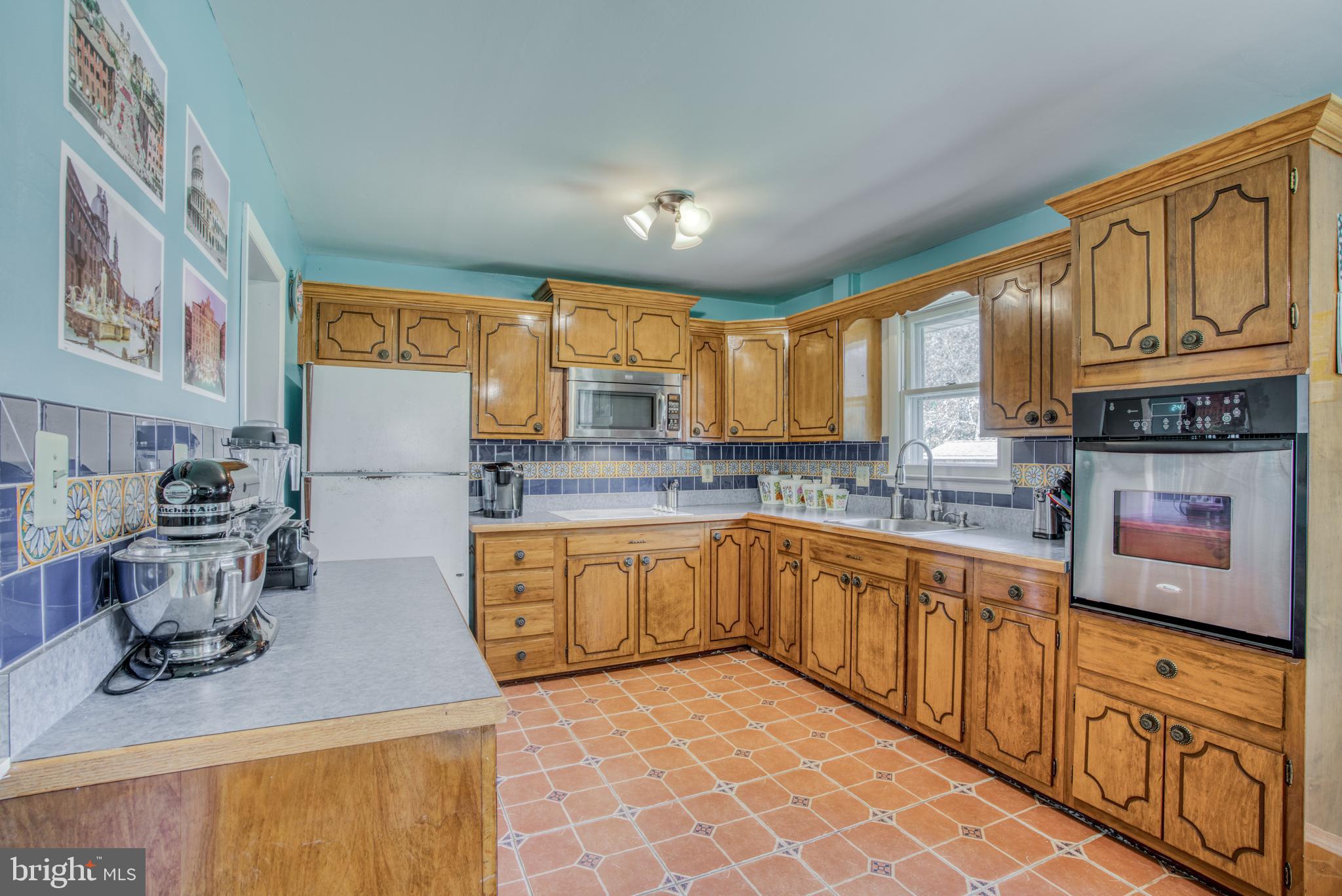 1503 Pattison Road Baltimore, MD 21221 - Photo 10 of 26 ABUNDANCE OF COUNTER & CABINET SPACE!