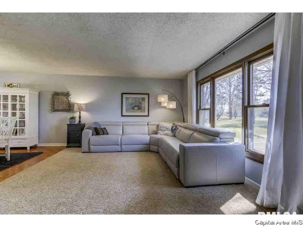 676 Gabriel Road Springfield, IL 62712 - Photo 3 of 34