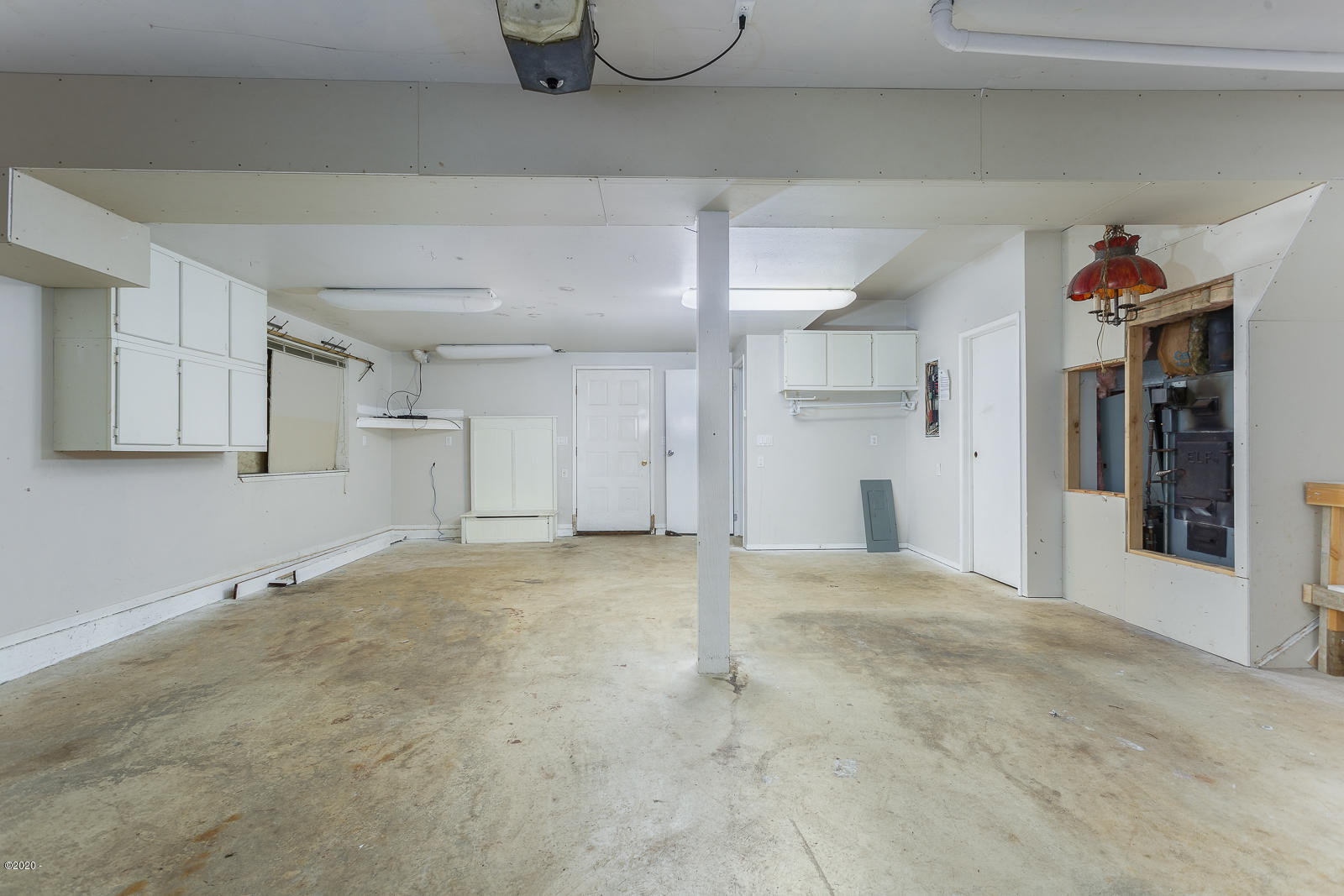 7705 Simmons Road Pacific City, OR 97135 - Photo 21 of 29 Garage