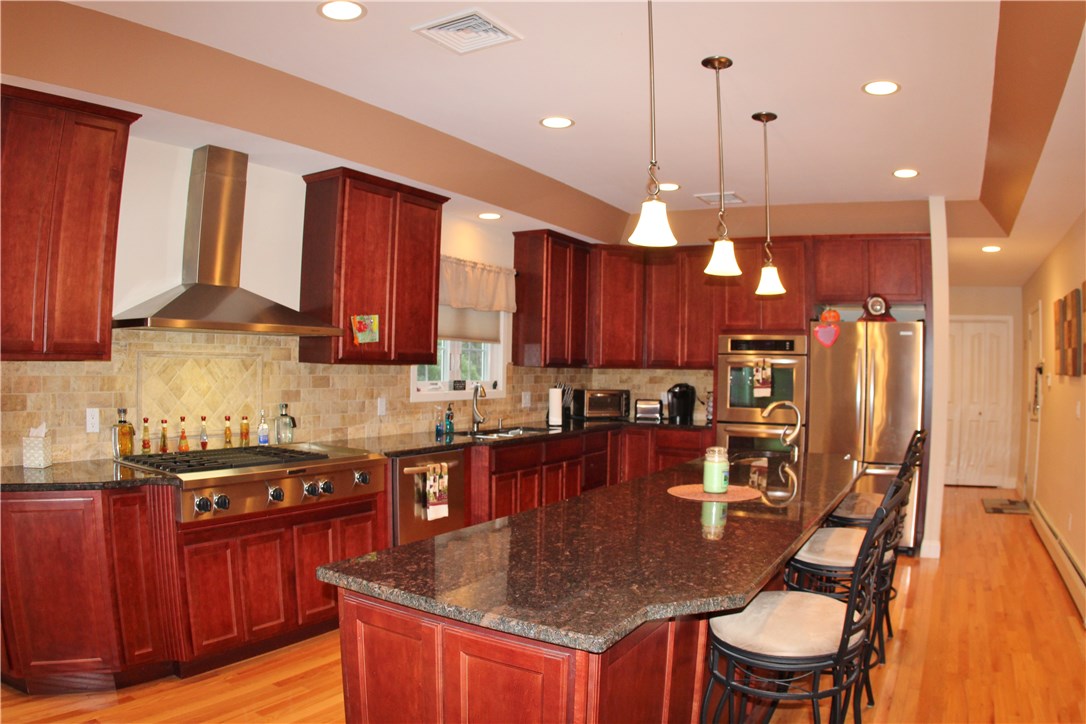 45 Fox Run Cranston, RI 02921 - Photo 11 of 34 Gallery Image 11