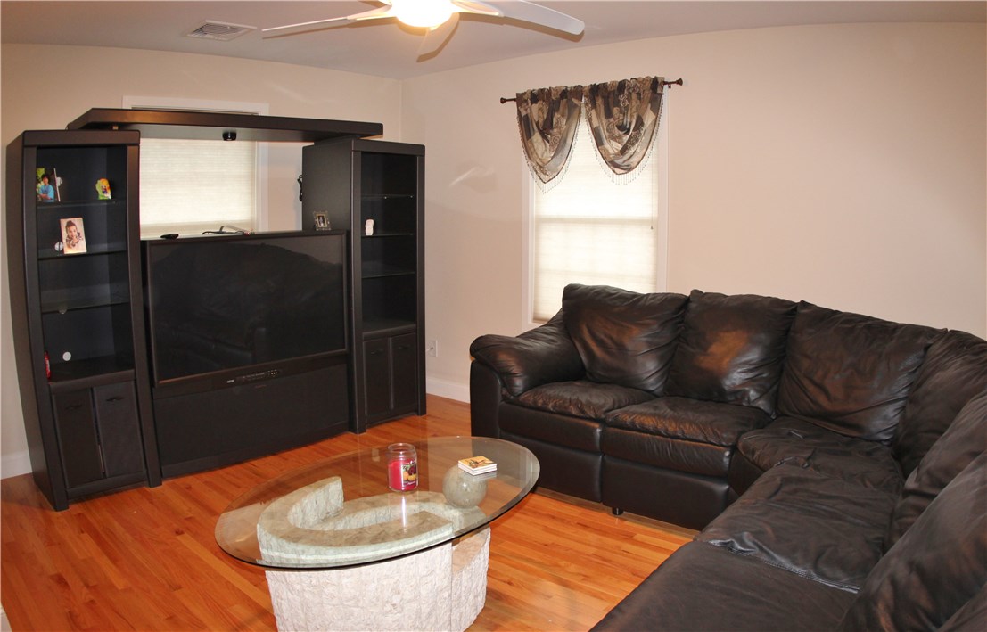 45 Fox Run Cranston, RI 02921 - Photo 22 of 34 Gallery Image 22