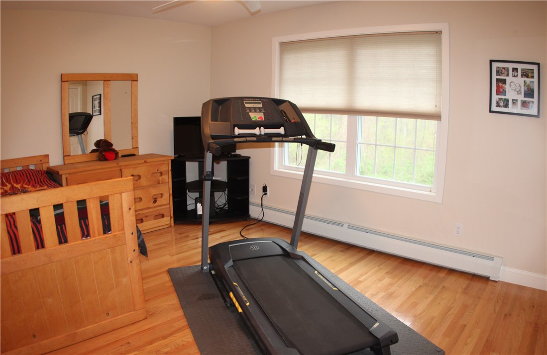 45 Fox Run Cranston, RI 02921 - Photo 23 of 34 Gallery Image 23