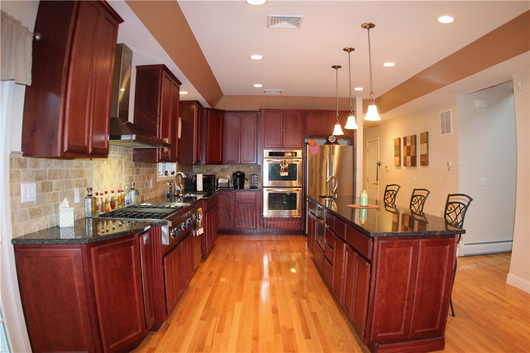 45 Fox Run Cranston, RI 02921 - Photo 8 of 34 Gallery Image 8