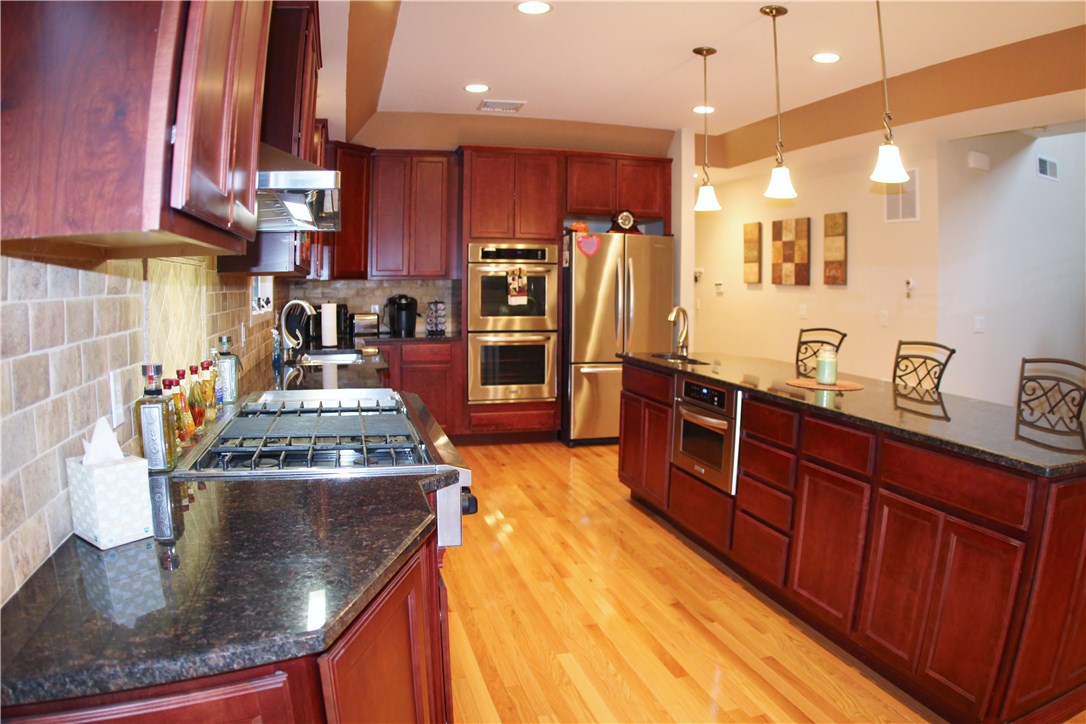 45 Fox Run Cranston, RI 02921 - Photo 10 of 34 Gallery Image 10