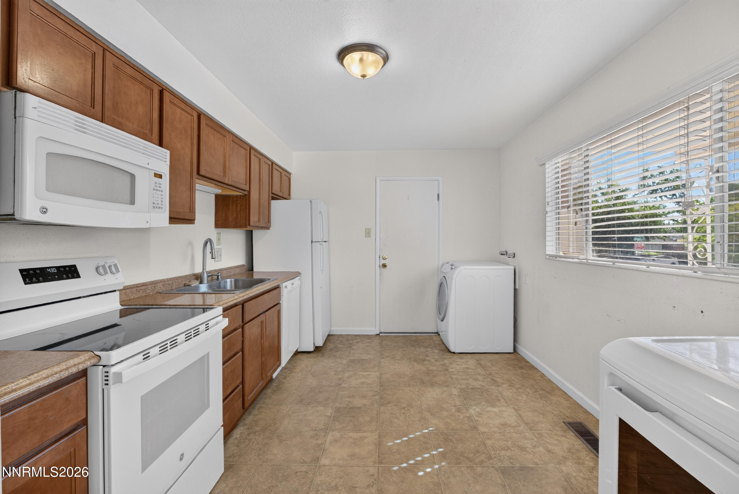 415 West Arroyo Street Reno, NV 89509 - Photo 8 of 15 DSC04575