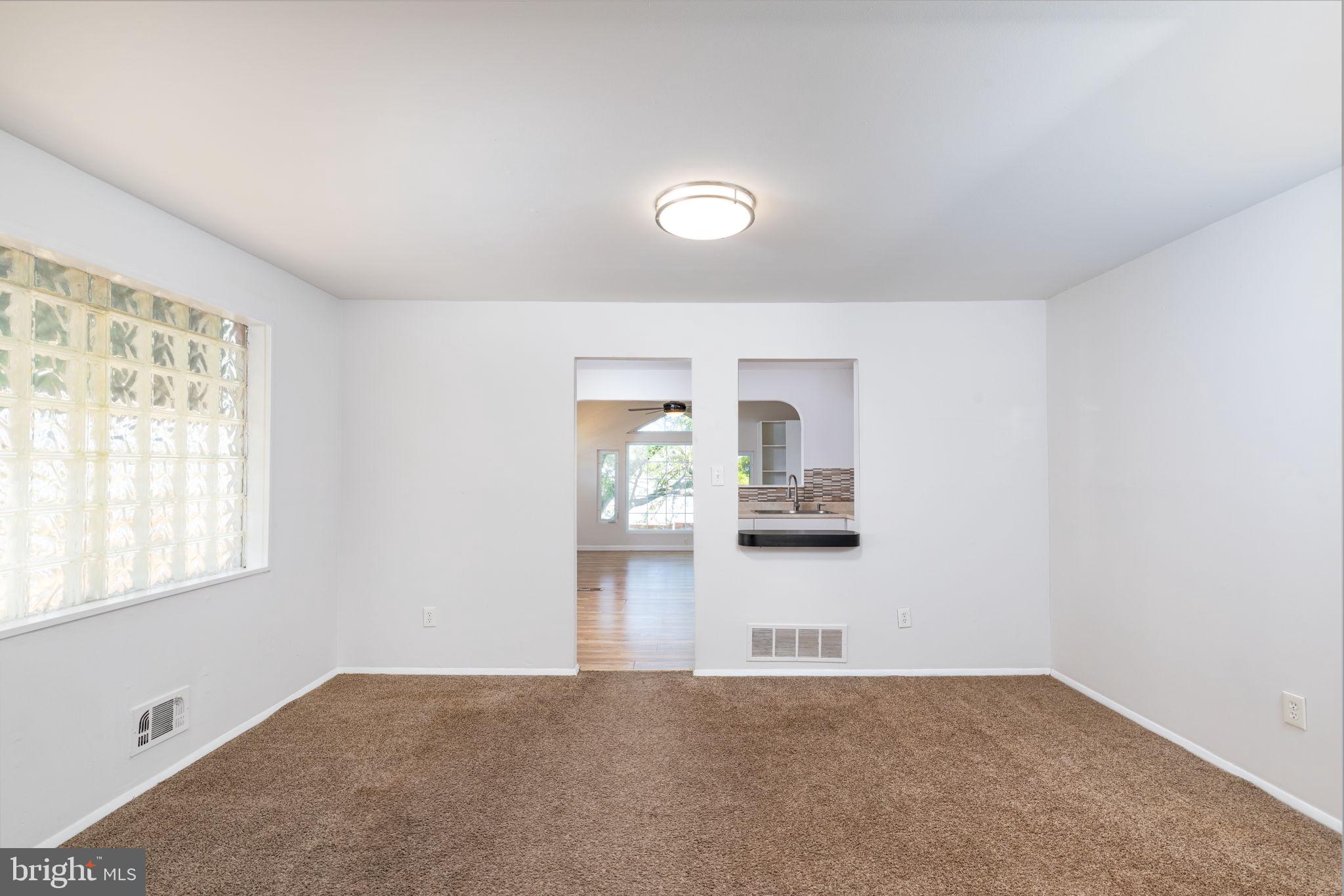 5712 Arnhem Road Baltimore, MD 21206 - Photo 11 of 31 Family room