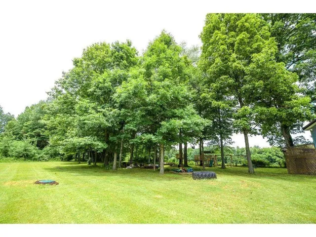 $284,000 | 2907 Dubois Road, Bowling Green, IN 47833