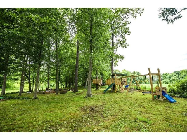 $284,000 | 2907 Dubois Road, Bowling Green, IN 47833