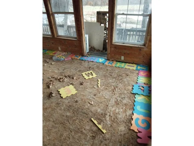 $284,000 | 2907 Dubois Road, Bowling Green, IN 47833