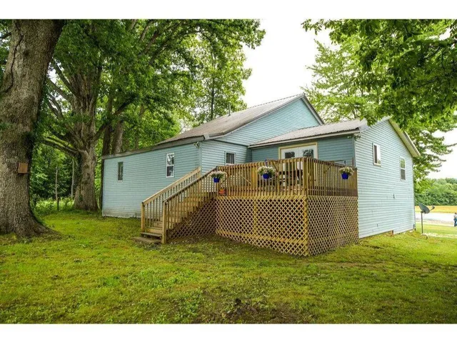 $284,000 | 2907 Dubois Road, Bowling Green, IN 47833