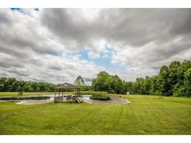 $284,000 | 2907 Dubois Road, Bowling Green, IN 47833