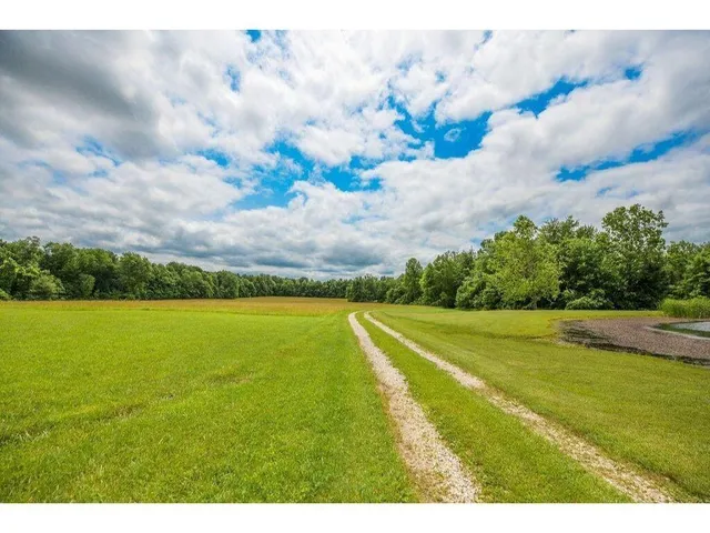 $284,000 | 2907 Dubois Road, Bowling Green, IN 47833