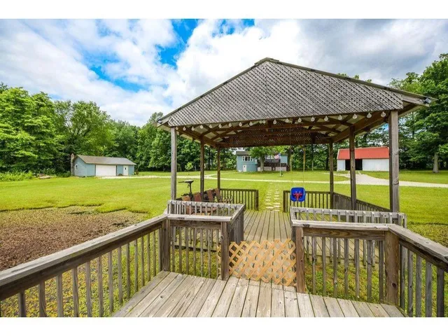 $284,000 | 2907 Dubois Road, Bowling Green, IN 47833