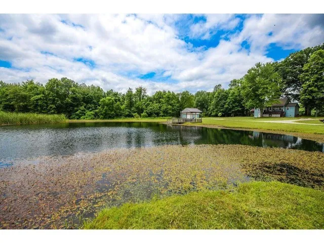 $284,000 | 2907 Dubois Road, Bowling Green, IN 47833