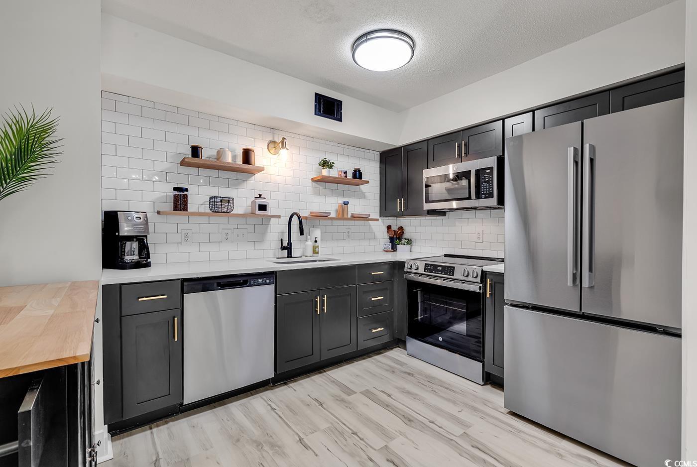 400 Cambridge Circle, Unit L7 Murrells Inlet, SC 29576 - Photo 11 of 36 Kitchen with decorative backsplash, appliances wit