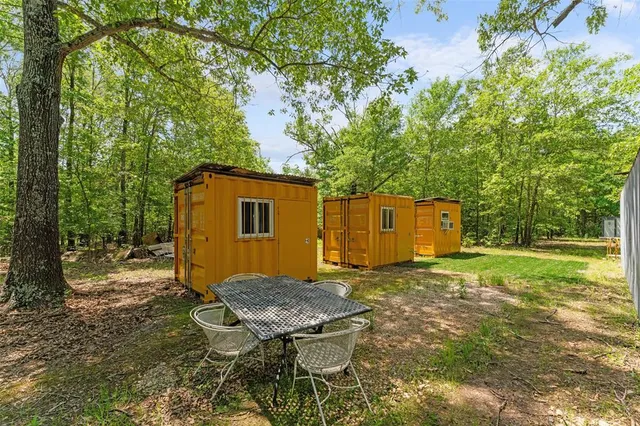 a view of yard with green space