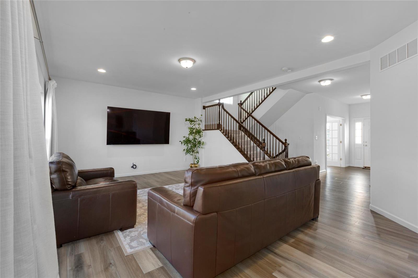 243 Arbors At Bridle Path Ballwin, MO 63021 - Photo 7 of 37