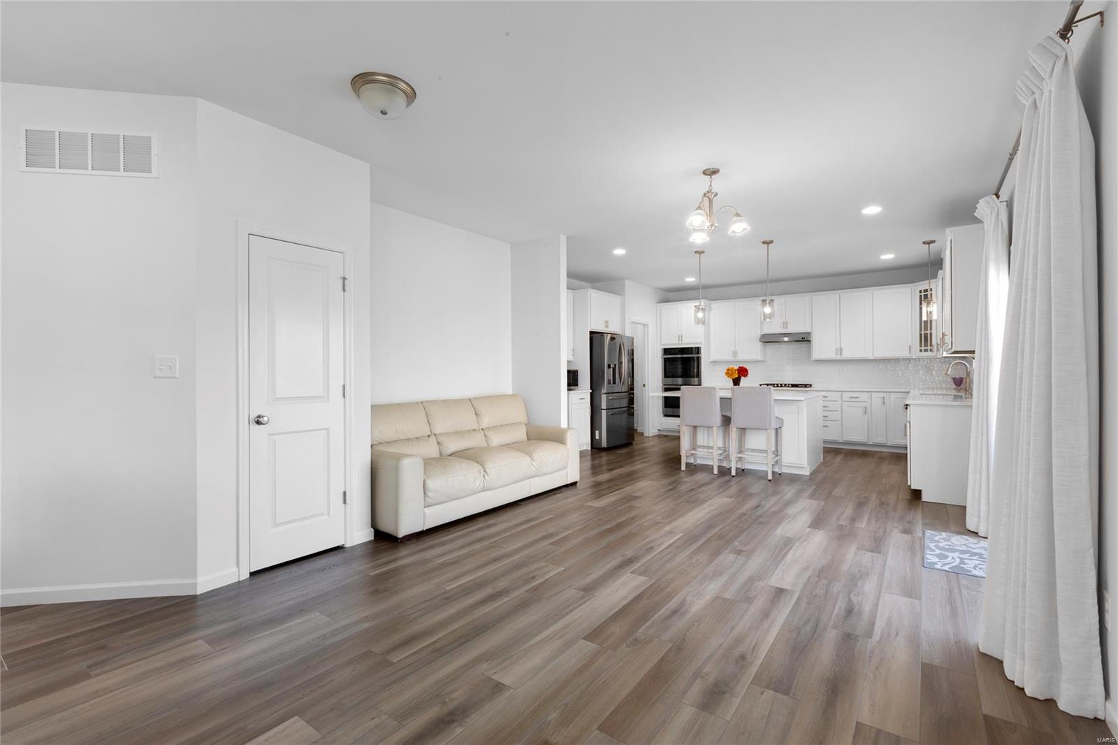 243 Arbors At Bridle Path Ballwin, MO 63021 - Photo 9 of 37