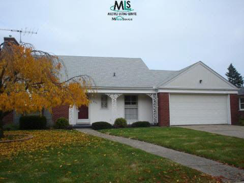 830 South Renaud Road Grosse Pointe, MI 48236 - Photo 1 of 12 734885.JPG