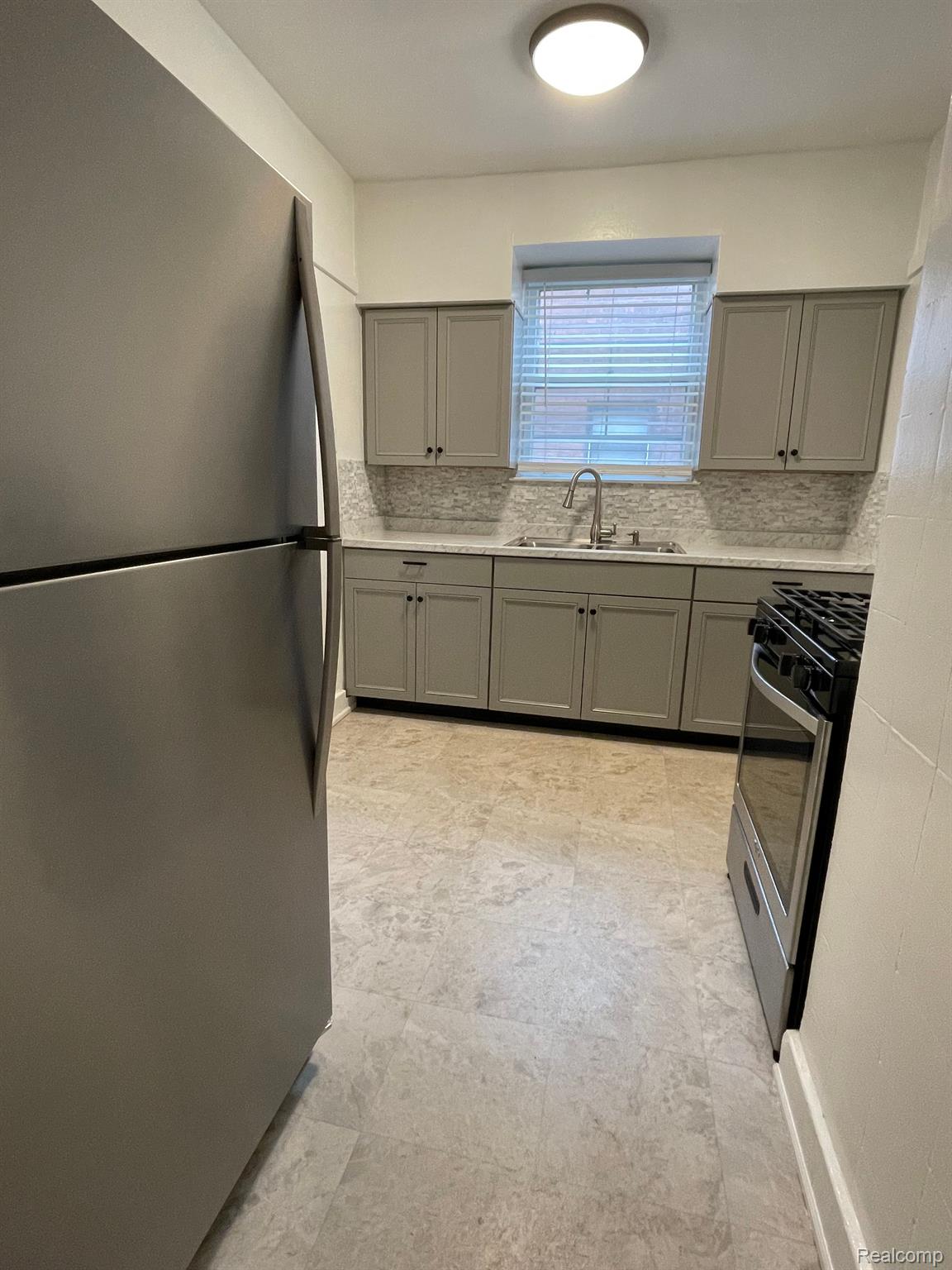 982 Nottingham Road Grosse Pointe, MI 48230 - Photo 14 of 18 984 unit 4 - Lower