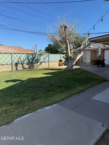 a view of an outdoor space