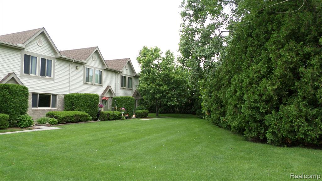 50561 Maurice Road, Unit 22 New Baltimore, MI 48047 - Photo 3 of 42