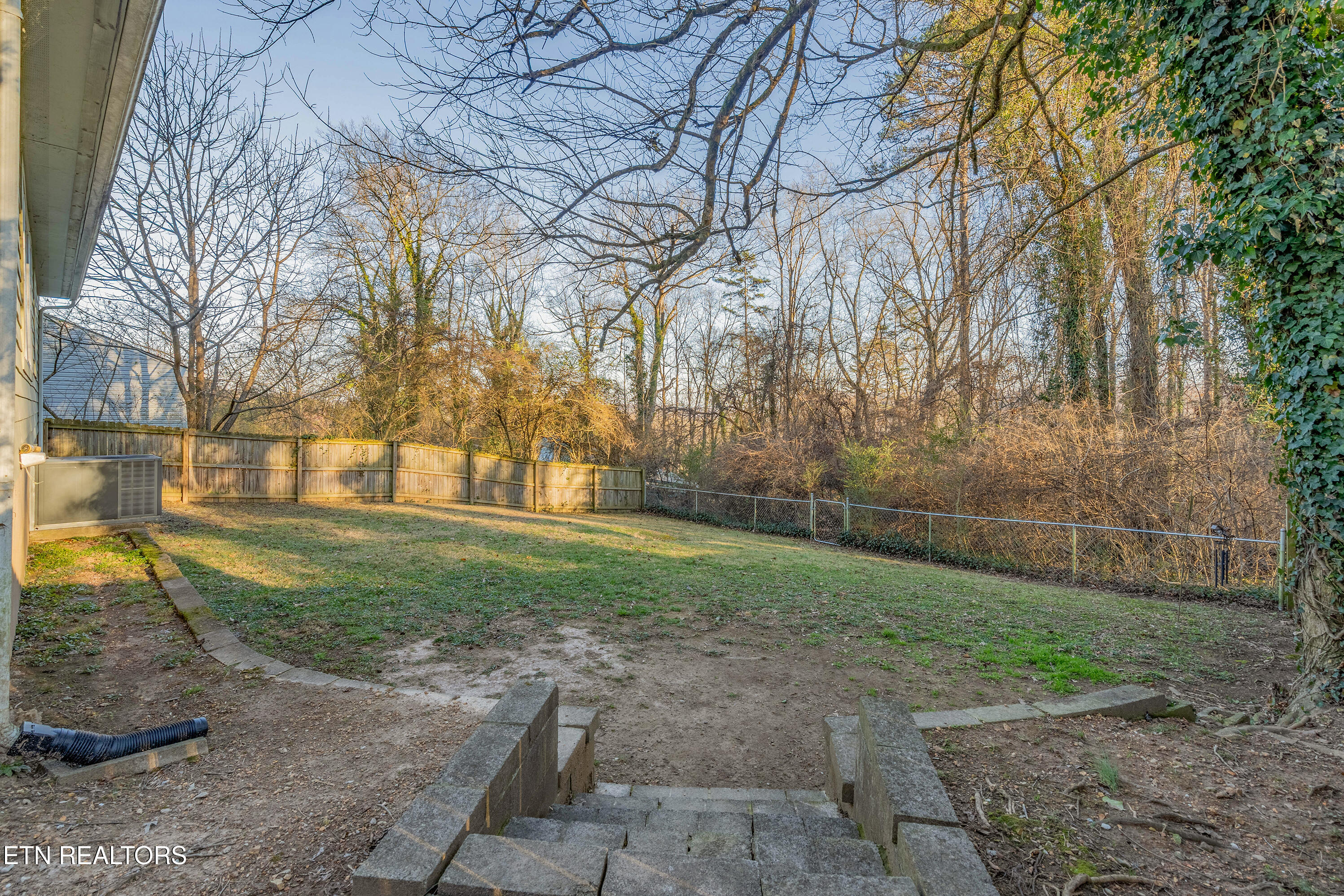 121 Amherst Lane Oak Ridge, TN 37830 - Photo 15 of 17 A7300782-HDR
