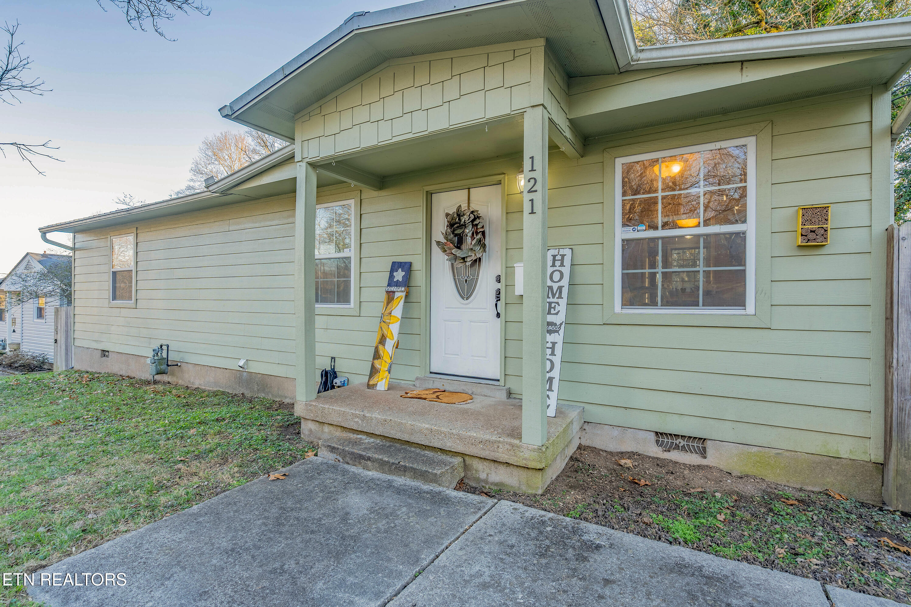 121 Amherst Lane Oak Ridge, TN 37830 - Photo 2 of 17 A7300797-HDR