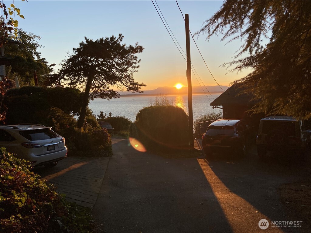 32-xx Northwest Esplanade Seattle, WA 98117 - Photo 1 of 28 a view of a street