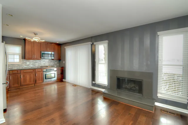 $334,900 | 1080 Ridgefield Circle, Carol Stream, IL 60188