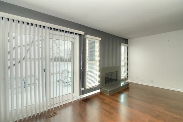 $334,900 | 1080 Ridgefield Circle, Carol Stream, IL 60188